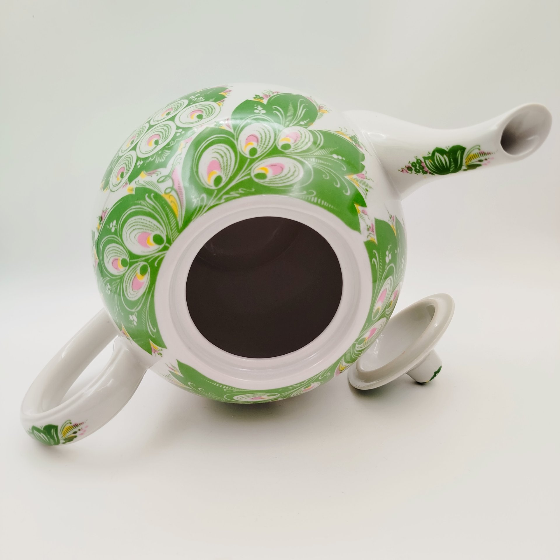 Доливной чайник с декором в виде павлиньего пера, фарфор, деколь, Дмитровский фарфоровый завод (ДФЗ Вербилки), СССР, 1965-1991 гг.