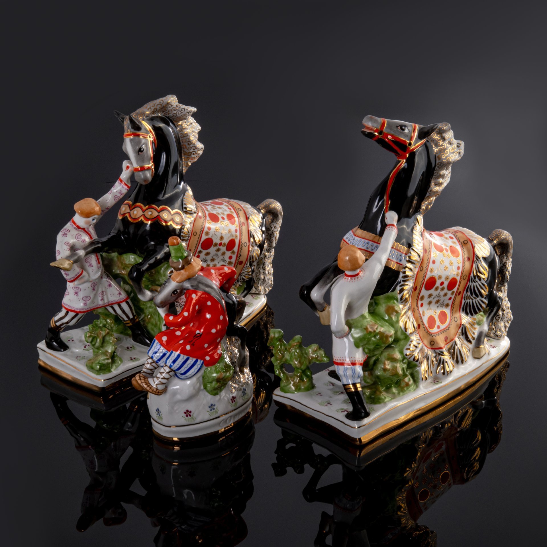 Статуэтка (триптих) "Конек-Горбунок", автор С.М. Орлов, фарфор, роспись, золочение, Дмитровский фарфоровый завод (Вербилки), СССР, 1980-1990 гг.
