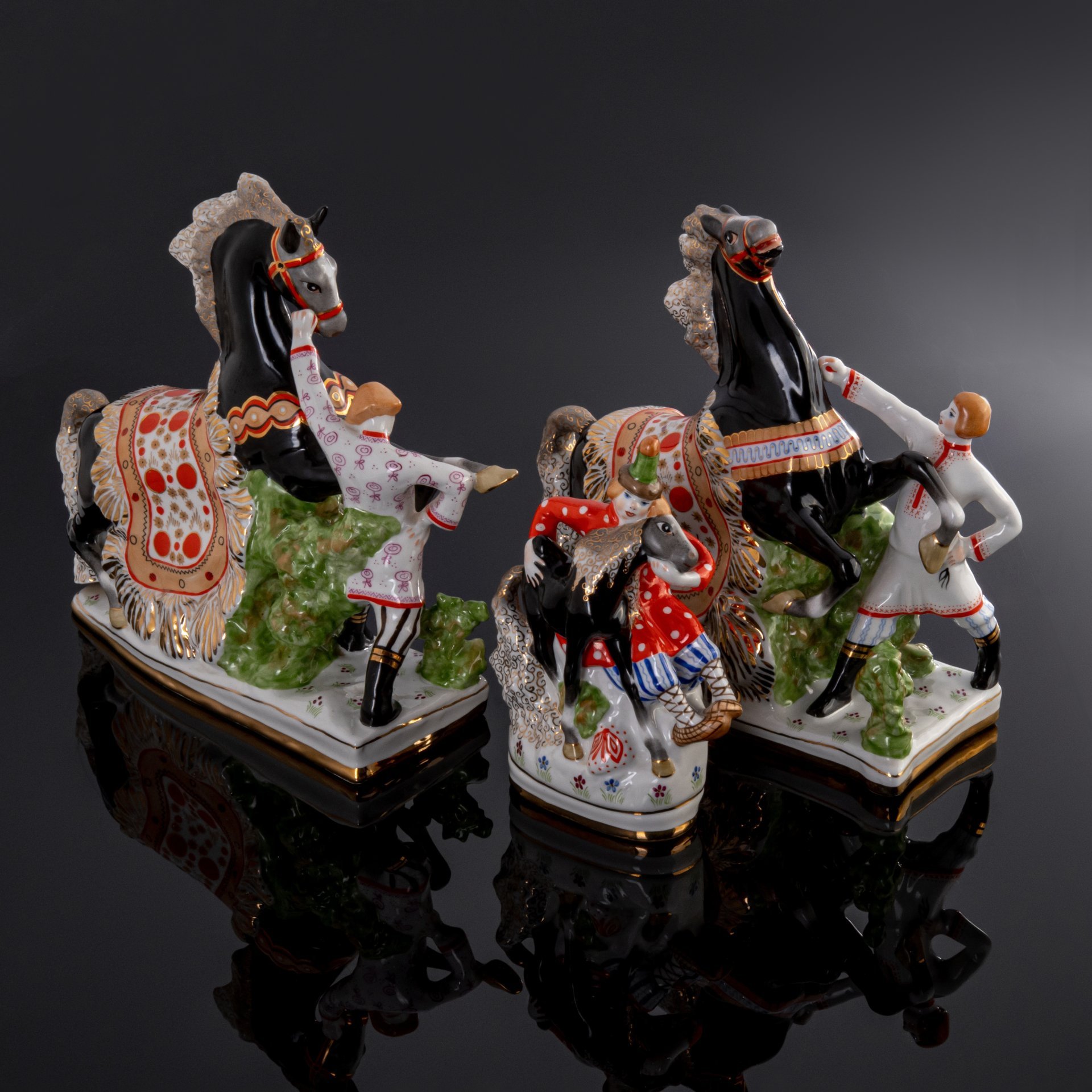 Статуэтка (триптих) "Конек-Горбунок", автор С.М. Орлов, фарфор, роспись, золочение, Дмитровский фарфоровый завод (Вербилки), СССР, 1980-1990 гг.