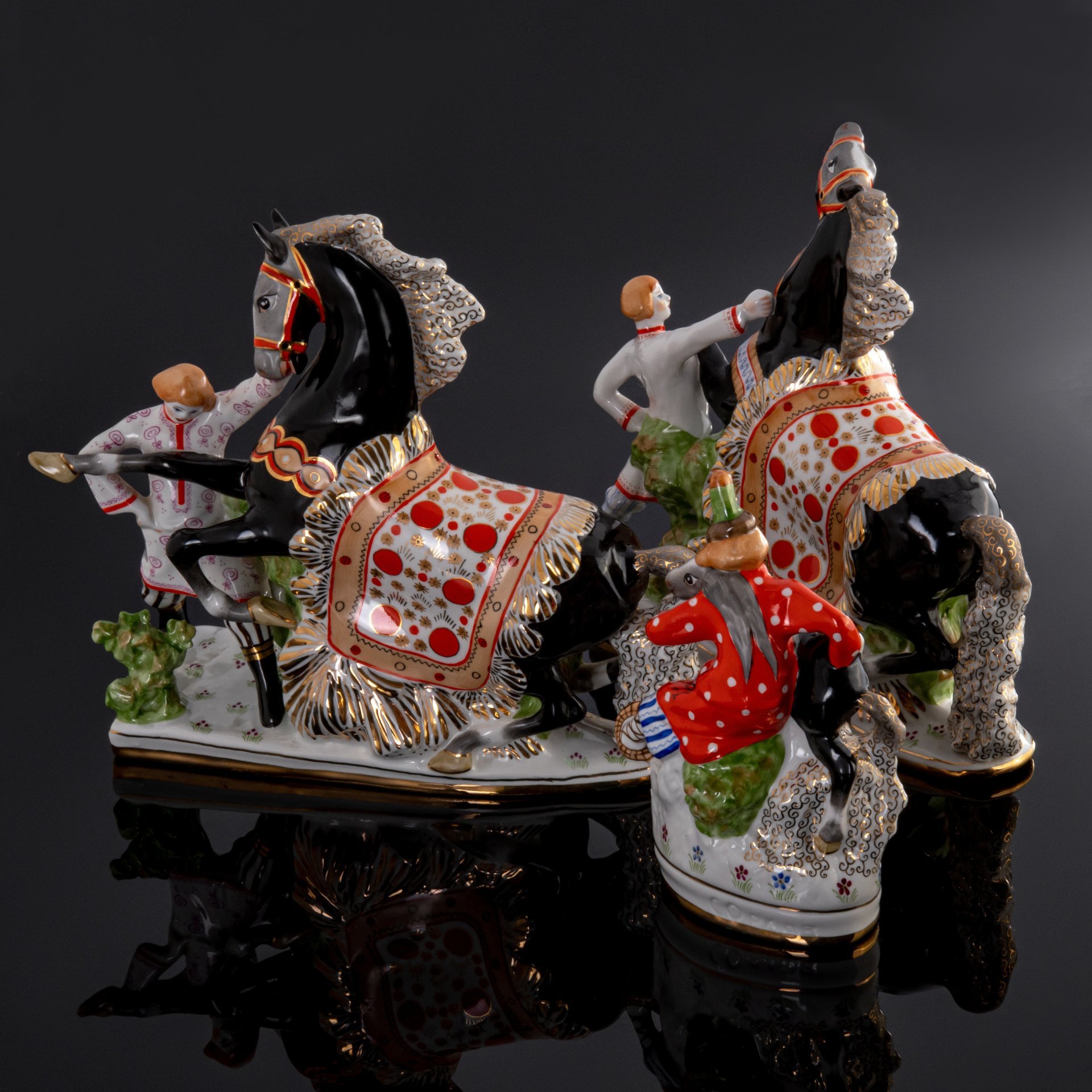 Статуэтка (триптих) "Конек-Горбунок", автор С.М. Орлов, фарфор, роспись, золочение, Дмитровский фарфоровый завод (Вербилки), СССР, 1980-1990 гг.