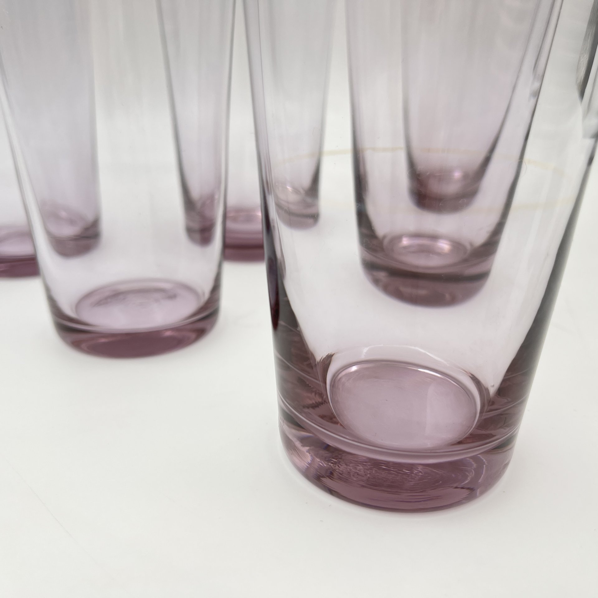 Набор из шести стаканов сиреневого оттенка