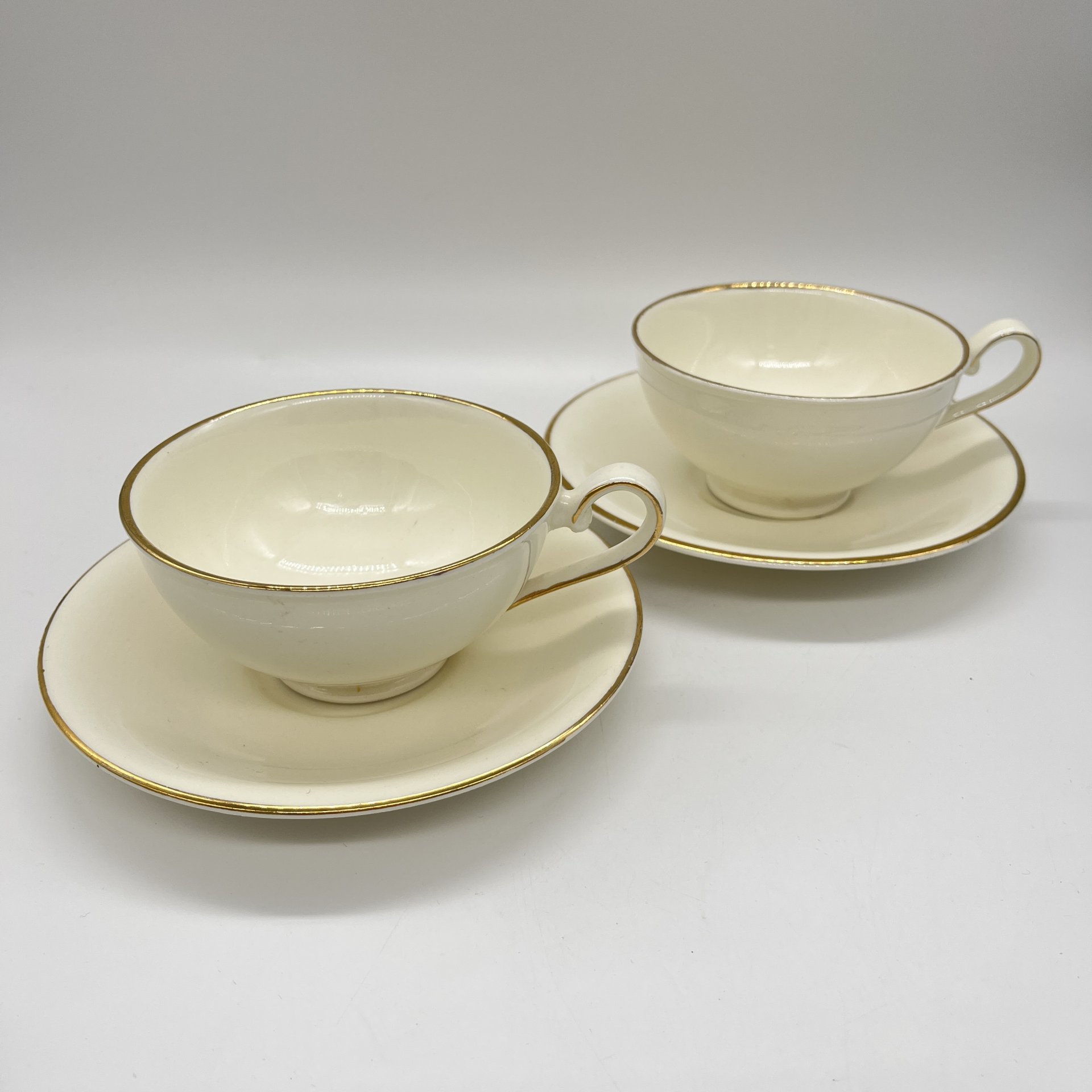 Две чайные пары с лаконичным декором Mosa Maastricht, фарфор, золочение, Нидерланды, 1950-1970 гг.