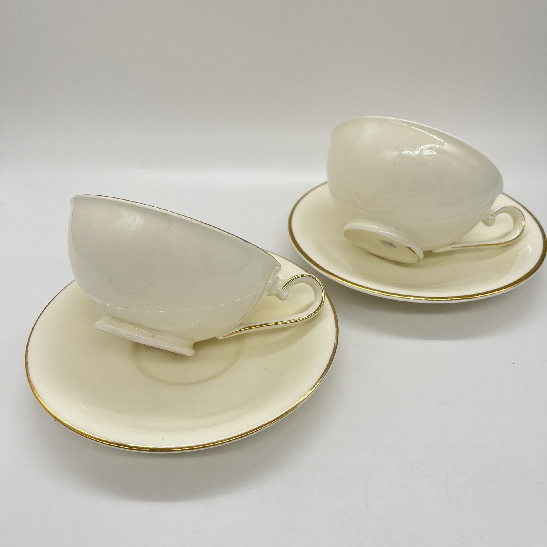 Две чайные пары с лаконичным декором Mosa Maastricht, фарфор, золочение, Нидерланды, 1950-1970 гг.