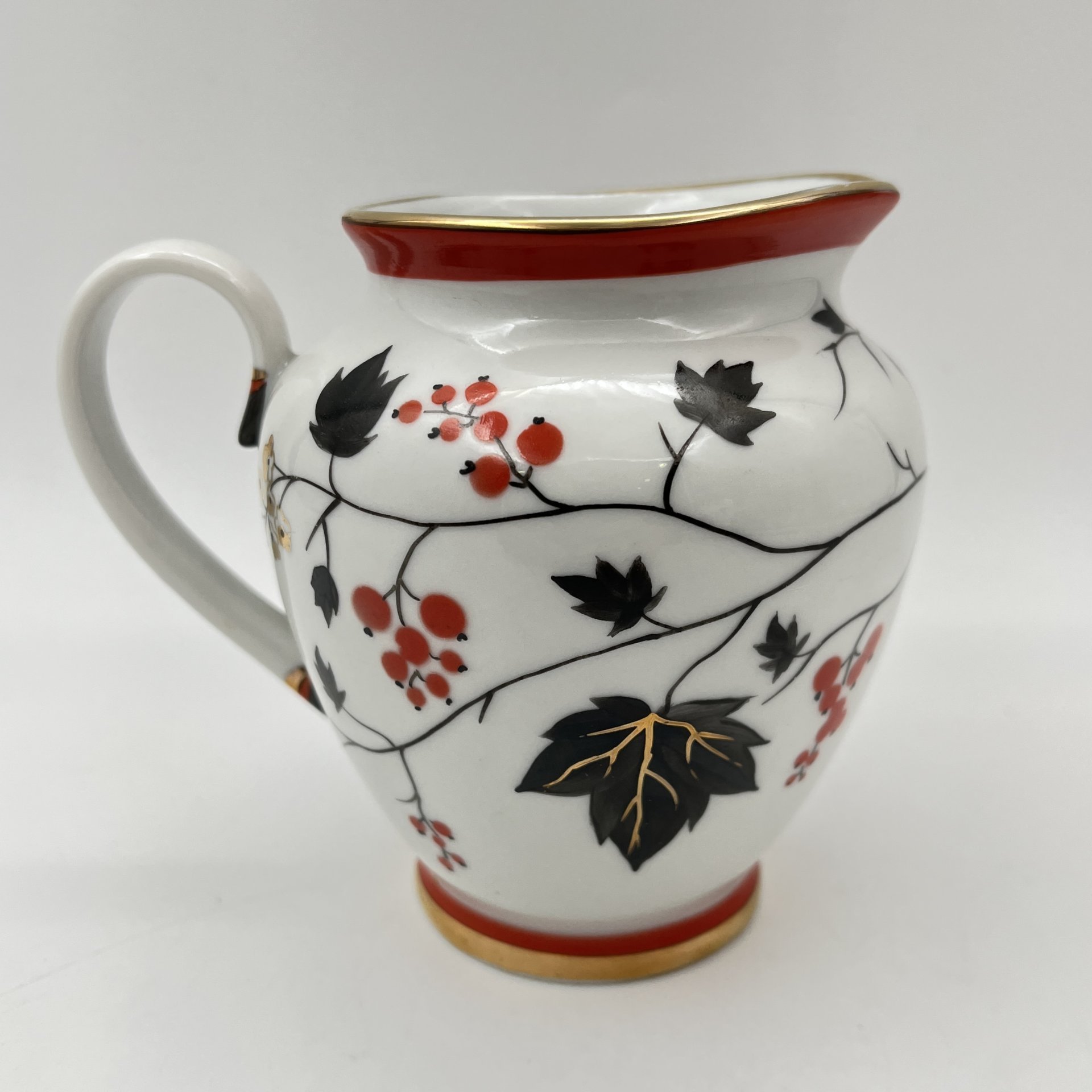 Молочник "Красная смородина", автор Александра Щекатихина-Потоцкая