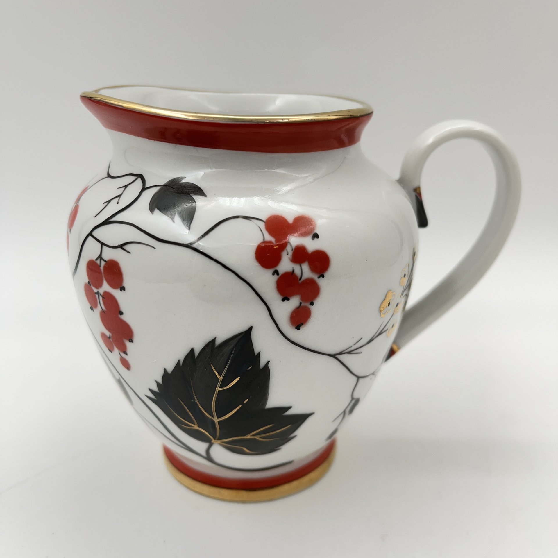 Молочник "Красная смородина", автор Александра Щекатихина-Потоцкая