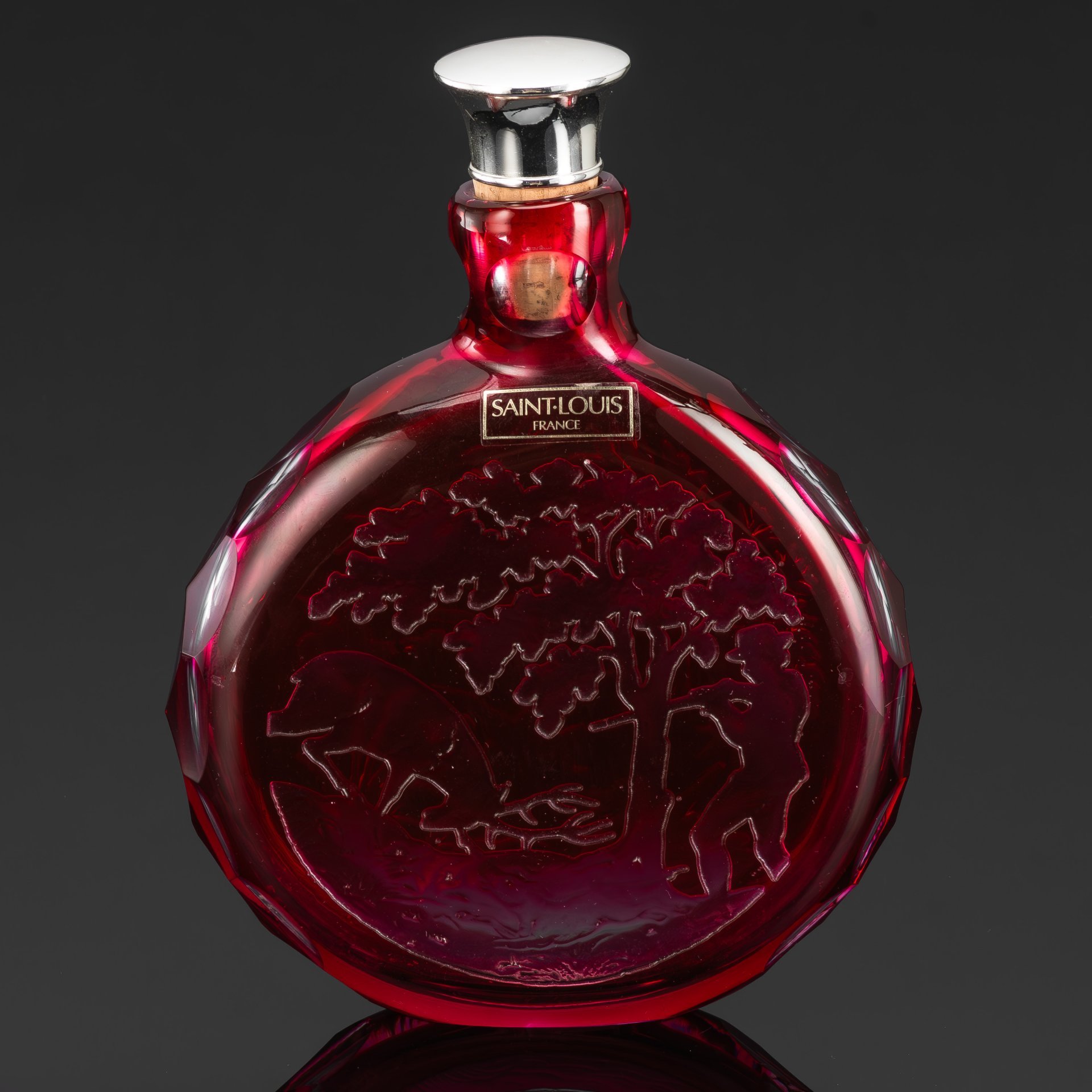 Фляга со сценами охоты, с маркировкой, хрусталь, нацвет, гранение, Saint Louis, Франция, 1950-1970 гг.