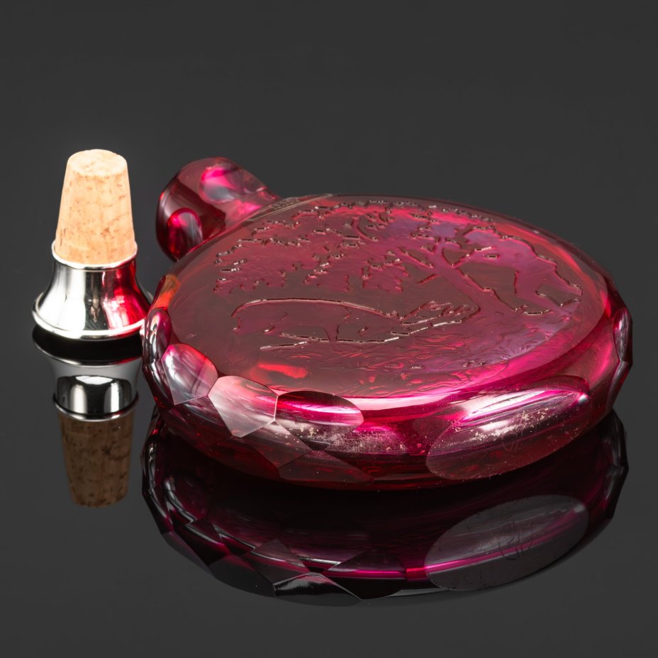 Фляга со сценами охоты, с маркировкой, хрусталь, нацвет, гранение, Saint Louis, Франция, 1950-1970 гг.