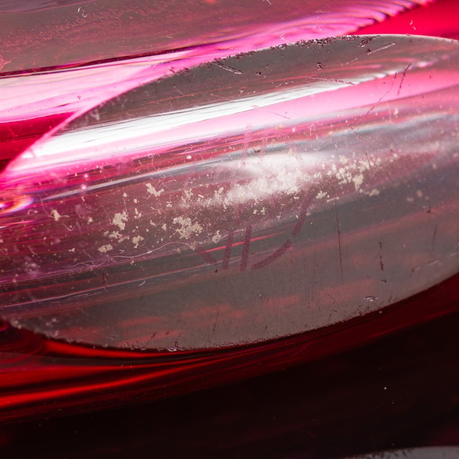 Фляга со сценами охоты, с маркировкой, хрусталь, нацвет, гранение, Saint Louis, Франция, 1950-1970 гг.