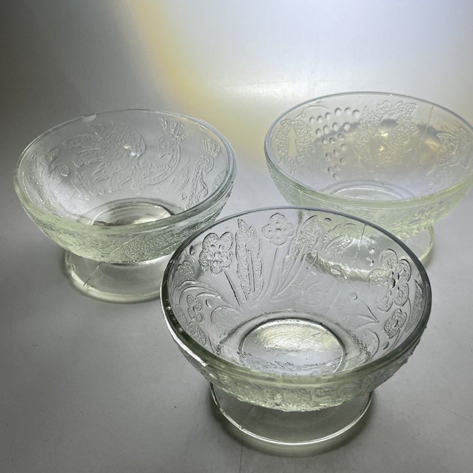 Набор из 3 креманок с растительным и зооморфным декором, стекло, пресс, СССР, 1970-1990 гг.