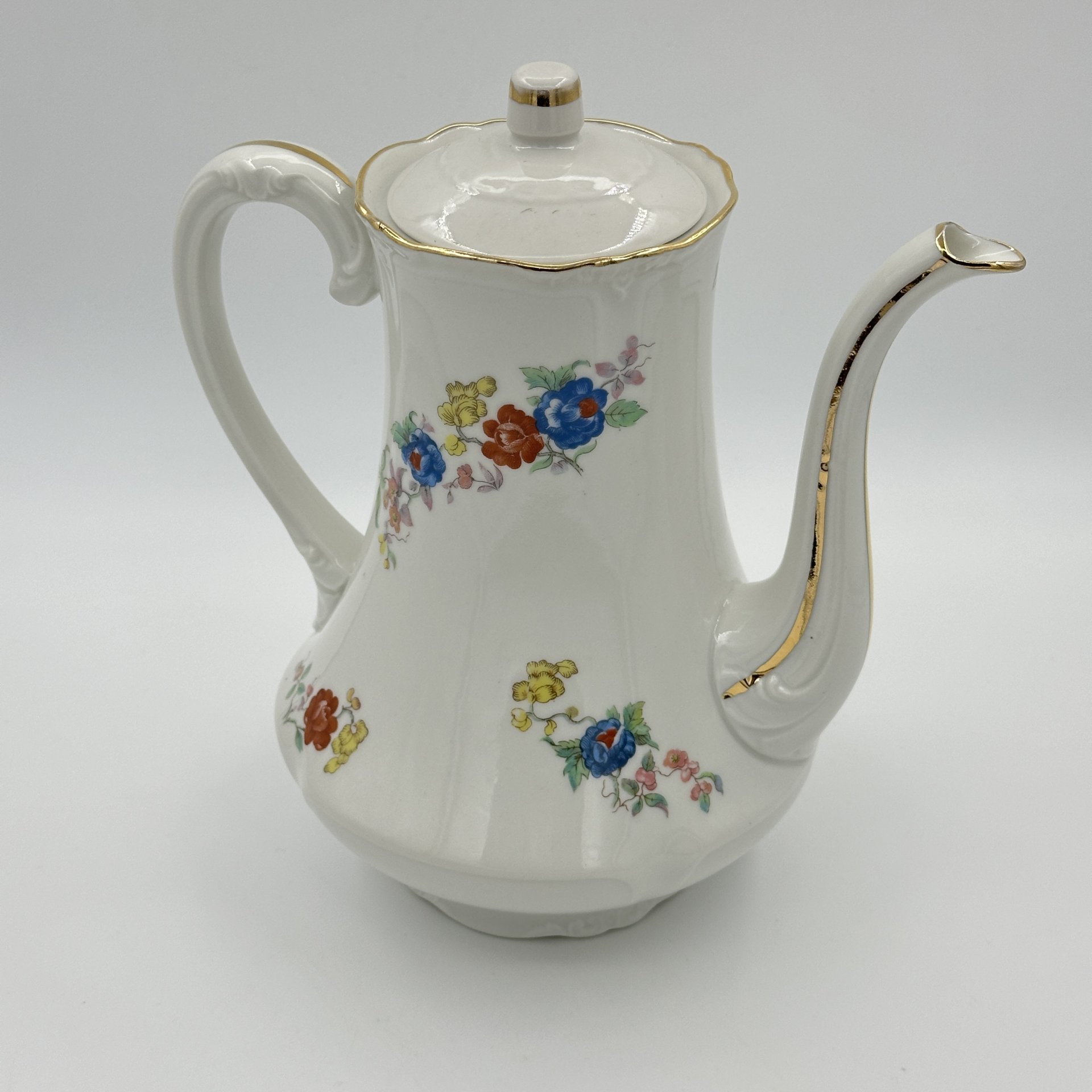 Чайник (кофейник), украшенный изображением корзины цветов, крышка в подборе, Balleroy Freres