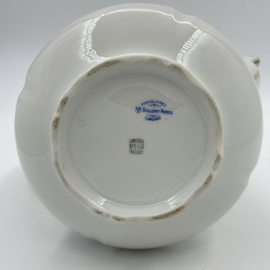 Чайник (кофейник), украшенный изображением корзины цветов, крышка в подборе, Balleroy Freres