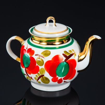 Чайник доливной, украшенный цветочным декором, фарфор, роспись, золочение, Краснодарский фарфорово-фаянсовый завод «Чайка», СССР, 1960-1992 гг., Краснодарский фарфорово-фаянсовый завод «Чайка»