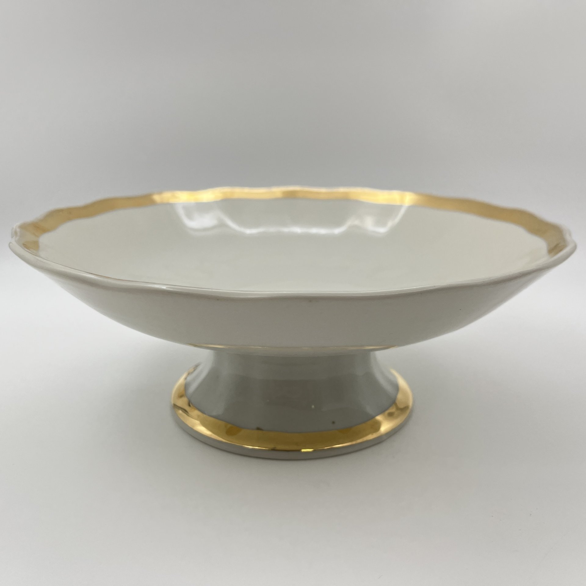 Фруктовница с рельефным декором, фарфор, золочение, Koenigszelt, Польша, 1945-1954 гг.