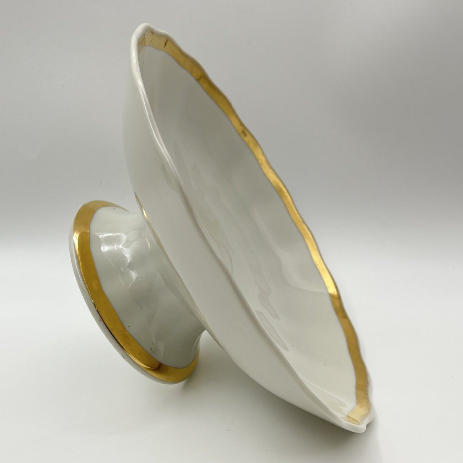 Фруктовница с рельефным декором, фарфор, золочение, Koenigszelt, Польша, 1945-1954 гг.