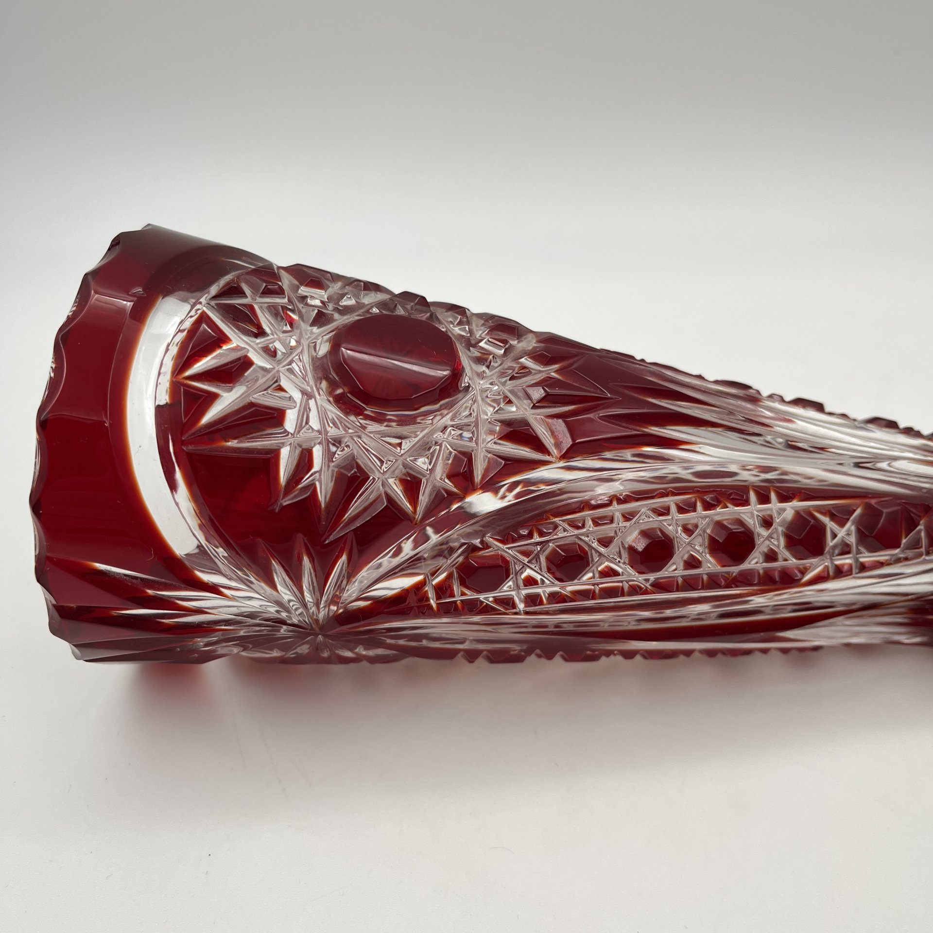 Кубок для вина ("Рог изобилия"), украшенный рельефным резным декором