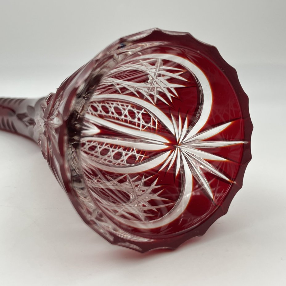 Кубок для вина ("Рог изобилия"), украшенный рельефным резным декором