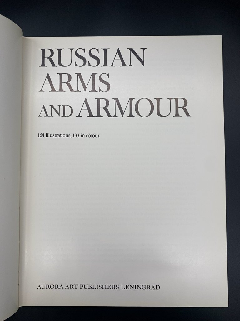 Альбом "Русское художественное оружие/Russian arms and armour" (на англ. языке), Издательство «Аврора»