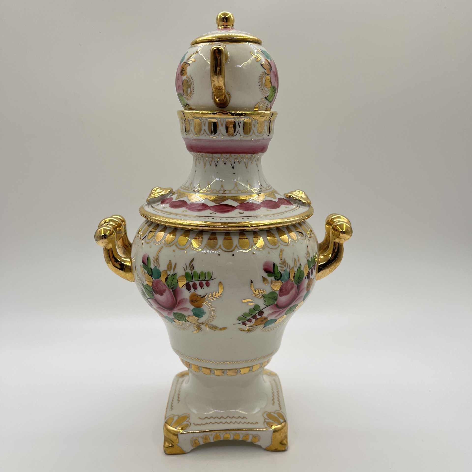 Самовар декоративный с заварочным чайничком с олимпийской символикой (в подборе), фарфор, роспись, золочение, Объединение «Гжель», СССР, 1979-1980 гг.