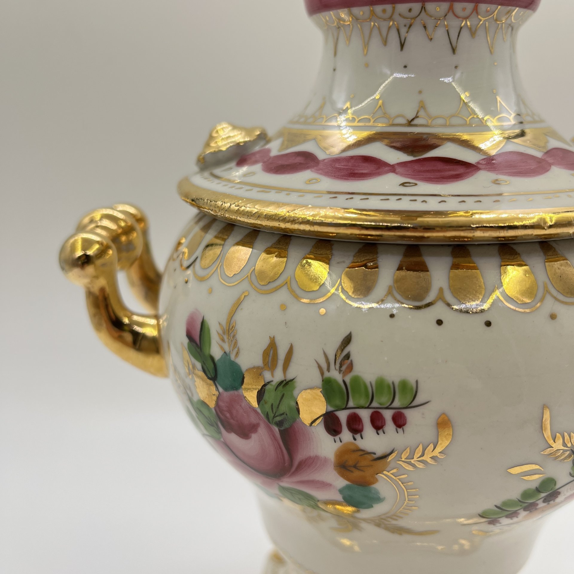 Самовар декоративный с заварочным чайничком с олимпийской символикой (в подборе), фарфор, роспись, золочение, Объединение «Гжель», СССР, 1979-1980 гг.