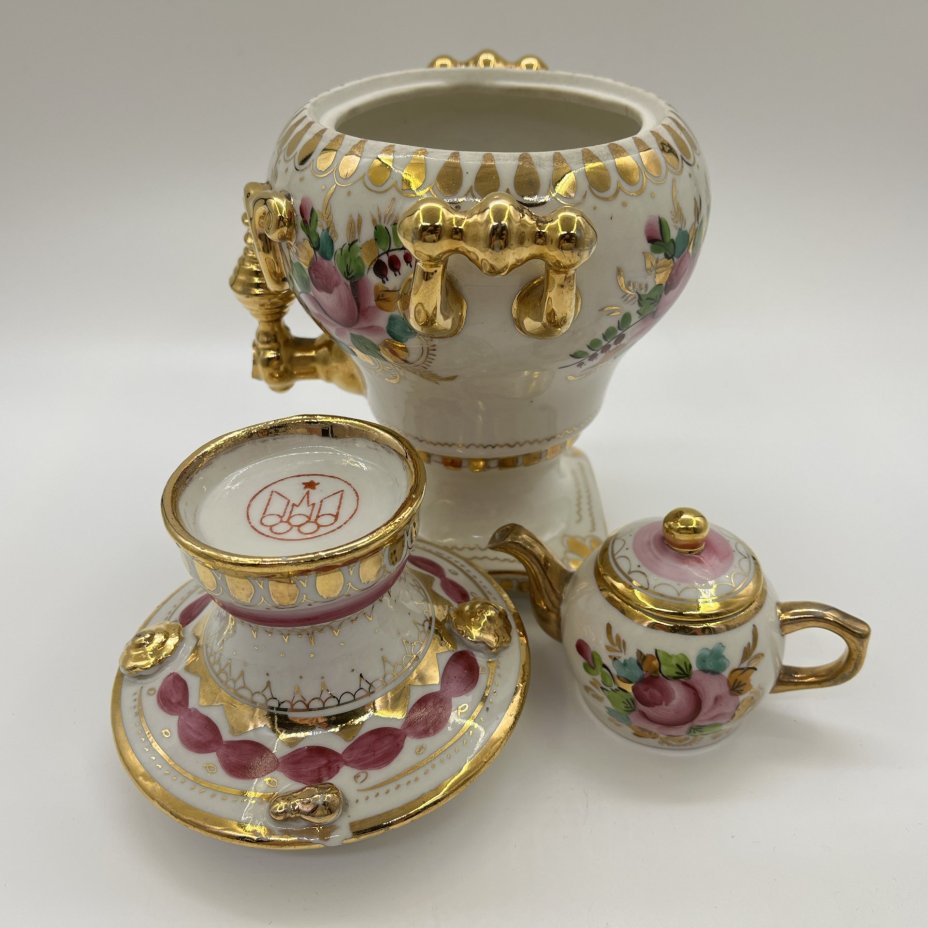 Самовар декоративный с заварочным чайничком с олимпийской символикой (в подборе), фарфор, роспись, золочение, Объединение «Гжель», СССР, 1979-1980 гг.