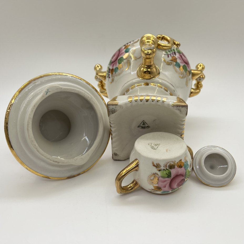 Самовар декоративный с заварочным чайничком с олимпийской символикой (в подборе), фарфор, роспись, золочение, Объединение «Гжель», СССР, 1979-1980 гг.