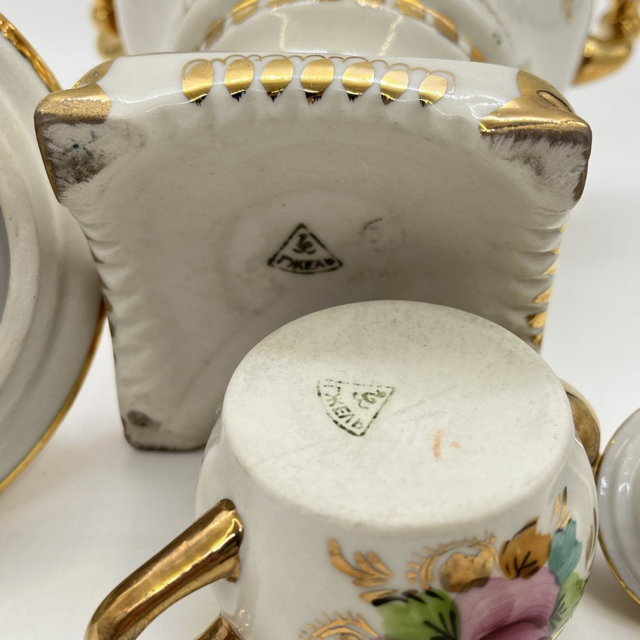 Самовар декоративный с заварочным чайничком с олимпийской символикой (в подборе), фарфор, роспись, золочение, Объединение «Гжель», СССР, 1979-1980 гг.