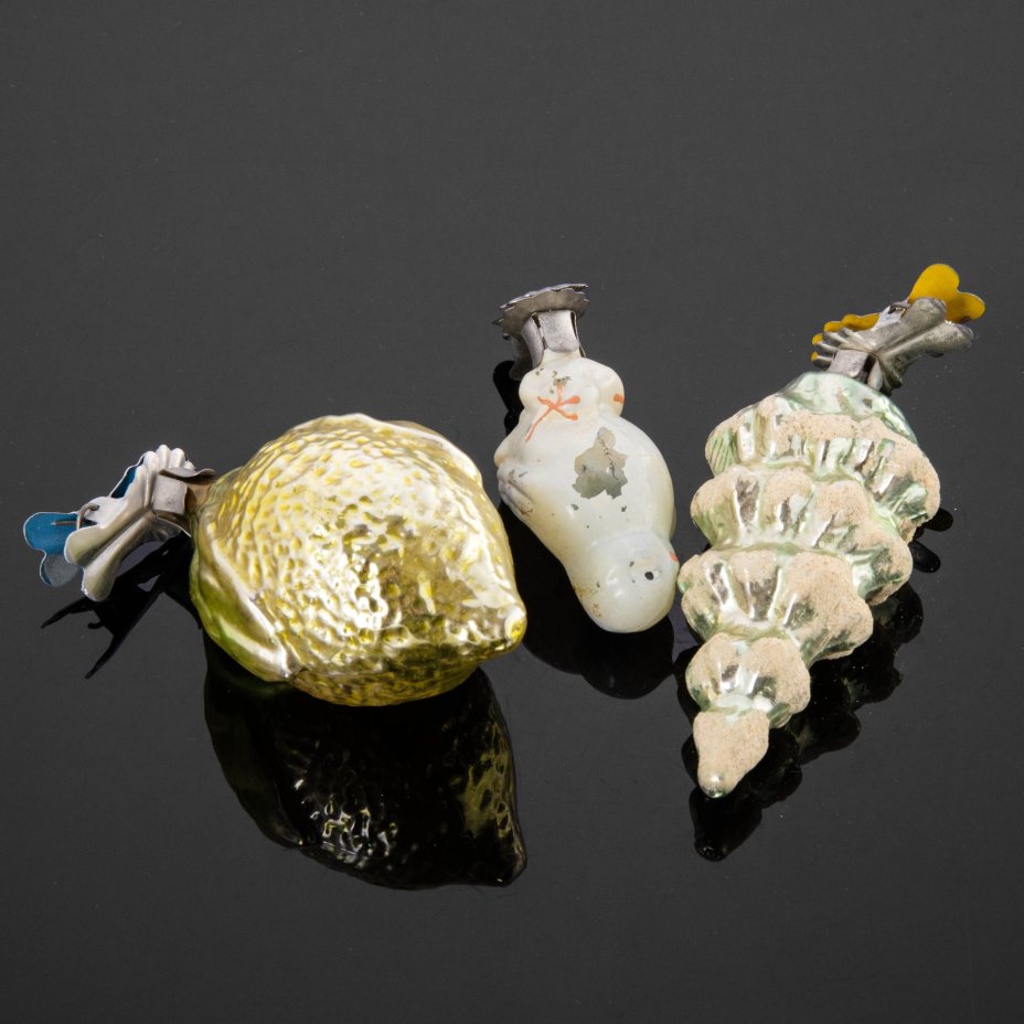 Набор из трёх ёлочных игрушек различных форм на прищепках (в подборе)