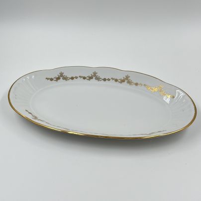 Блюдо со стилизованным декором в виде цветочных гирлянд, фарфор, золочение, деколь, Рижский фарфорово-фаянсовый завод, СССР, 1970-1980 гг.