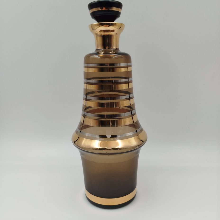 Штоф дымчатого оттенка, декорированный линиями, стекло, золочение, серебрение, Чехословакия, 1970-1990 гг.