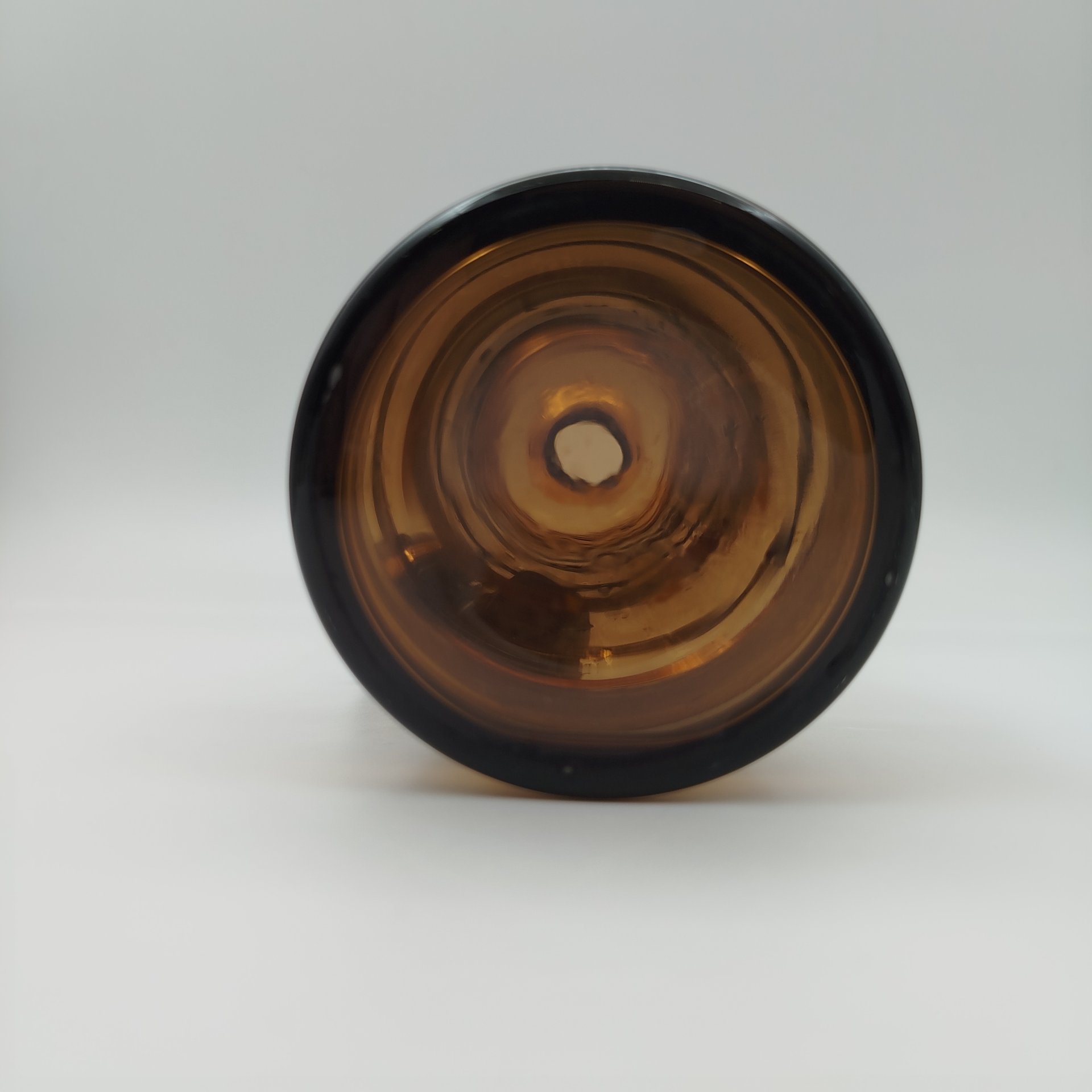 Штоф дымчатого оттенка, декорированный линиями, стекло, золочение, серебрение, Чехословакия, 1970-1990 гг.