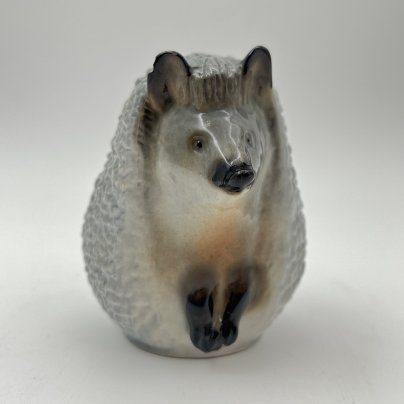 Статуэтка "Ёжик", скульптор В.А. Карзов, фарфор, роспись, Ленинградский фарфоровый завод (ЛФЗ), СССР, 1970-1990 гг.