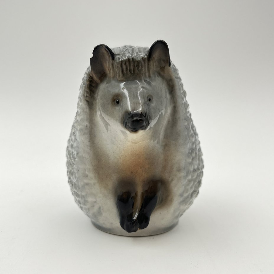 Статуэтка "Ёжик", скульптор В.А. Карзов, фарфор, роспись, Ленинградский фарфоровый завод (ЛФЗ), СССР, 1970-1990 гг.