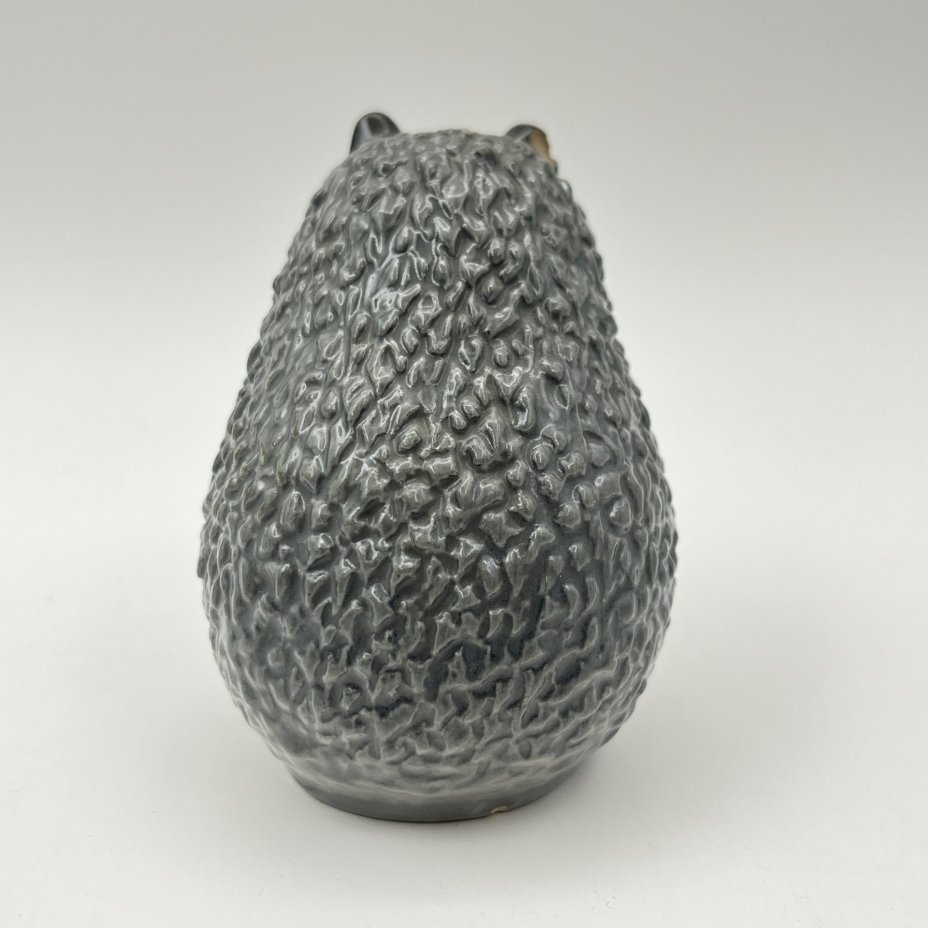 Статуэтка "Ёжик", скульптор В.А. Карзов, фарфор, роспись, Ленинградский фарфоровый завод (ЛФЗ), СССР, 1970-1990 гг.