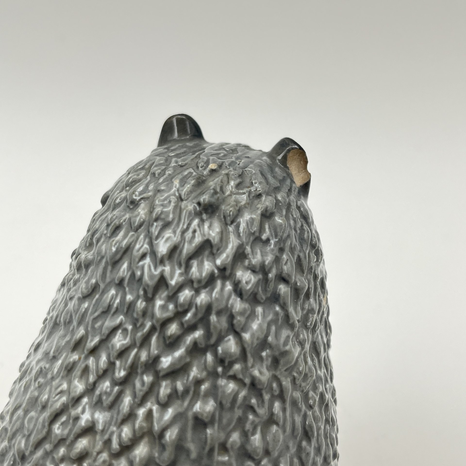 Статуэтка "Ёжик", скульптор В.А. Карзов, фарфор, роспись, Ленинградский фарфоровый завод (ЛФЗ), СССР, 1970-1990 гг.