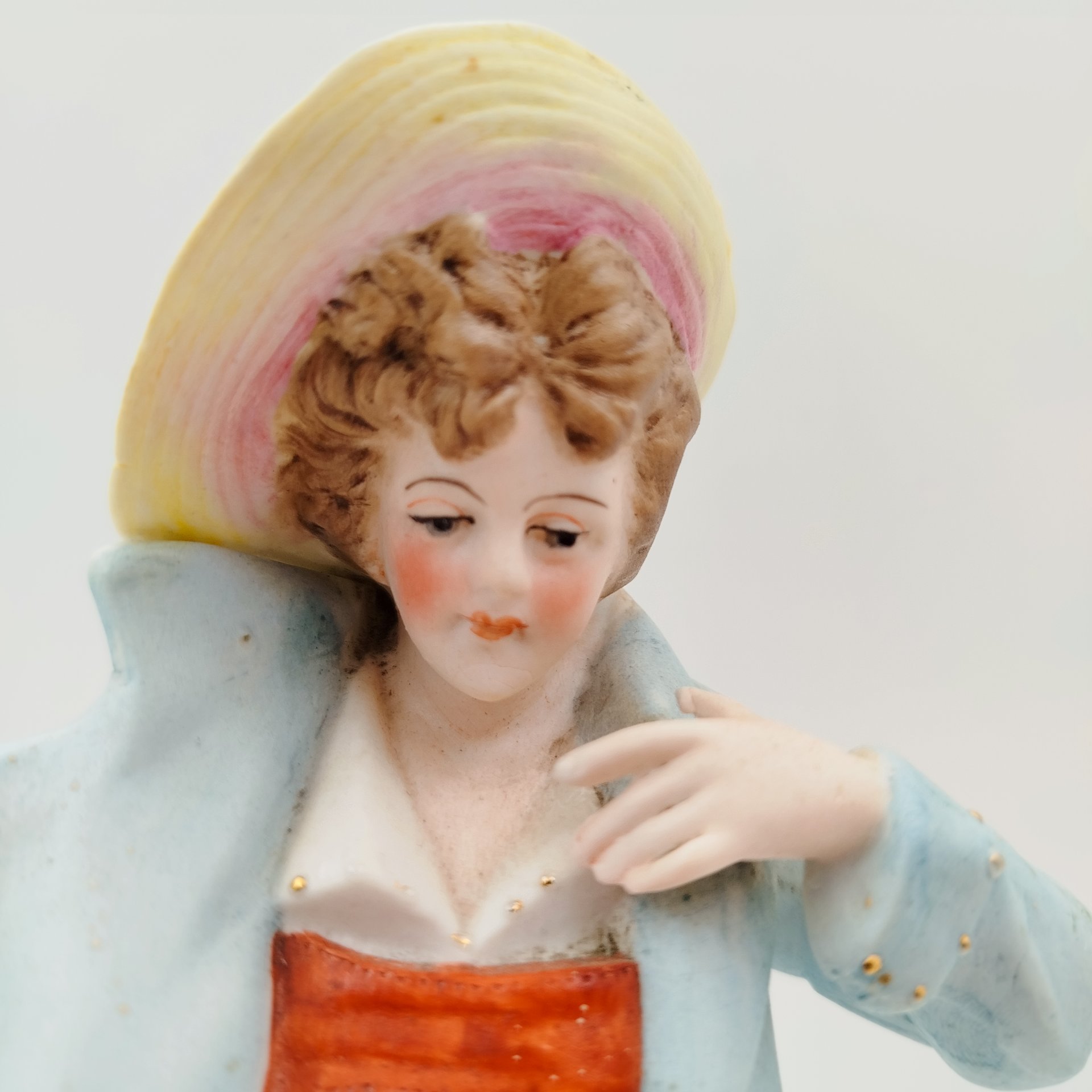 Статуэтка "Юноша у изгороди", фарфор, роспись, Западная Европа, 1920-1940 гг.