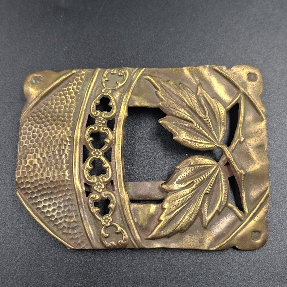Пряжка женская поясная прямоугольной формы с декором в виде листьев