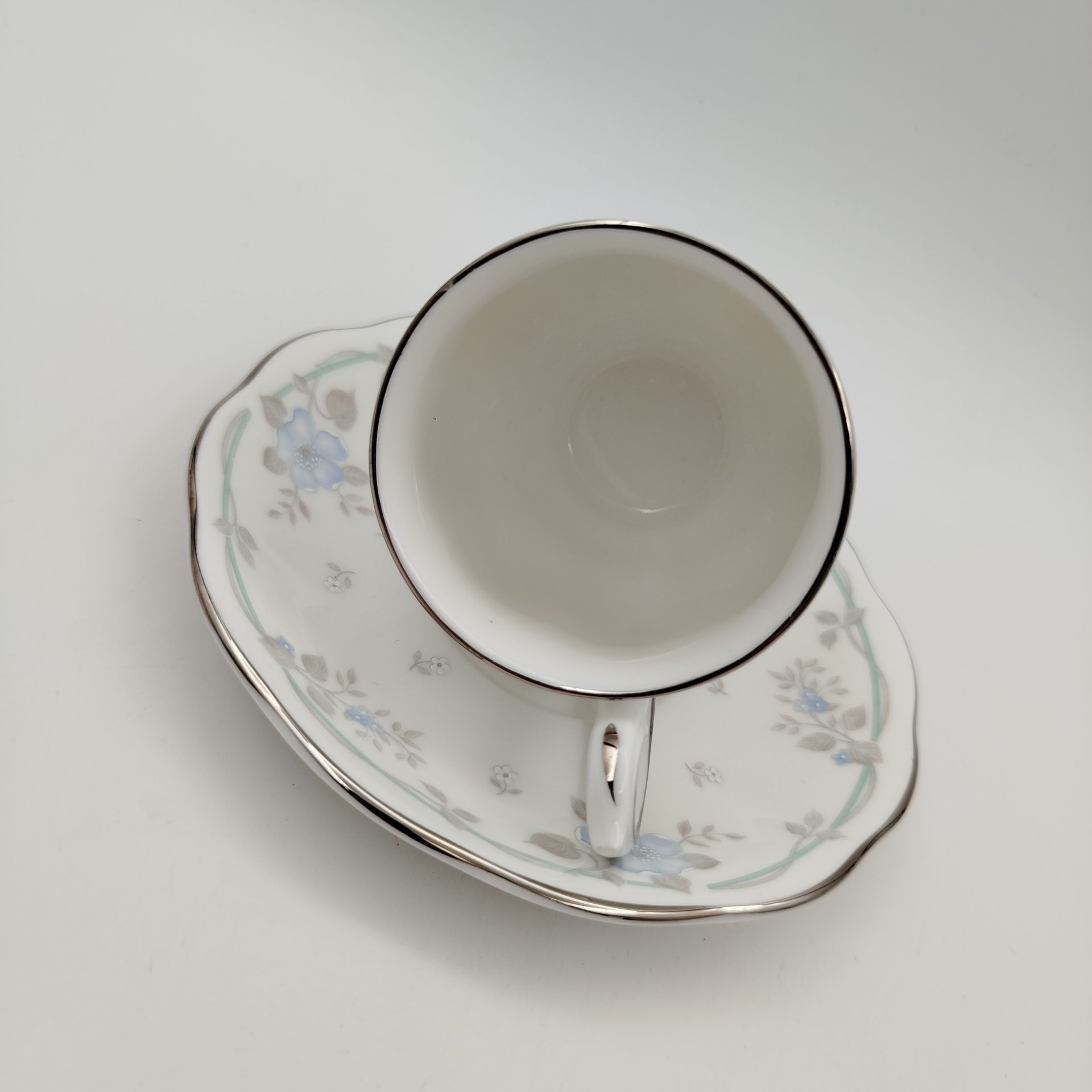 Кофейная пара "Satin Rose", фарфор, деколь, серебрение, Royal Albert, Великобритания, 1980-1990 гг., Royal Albert