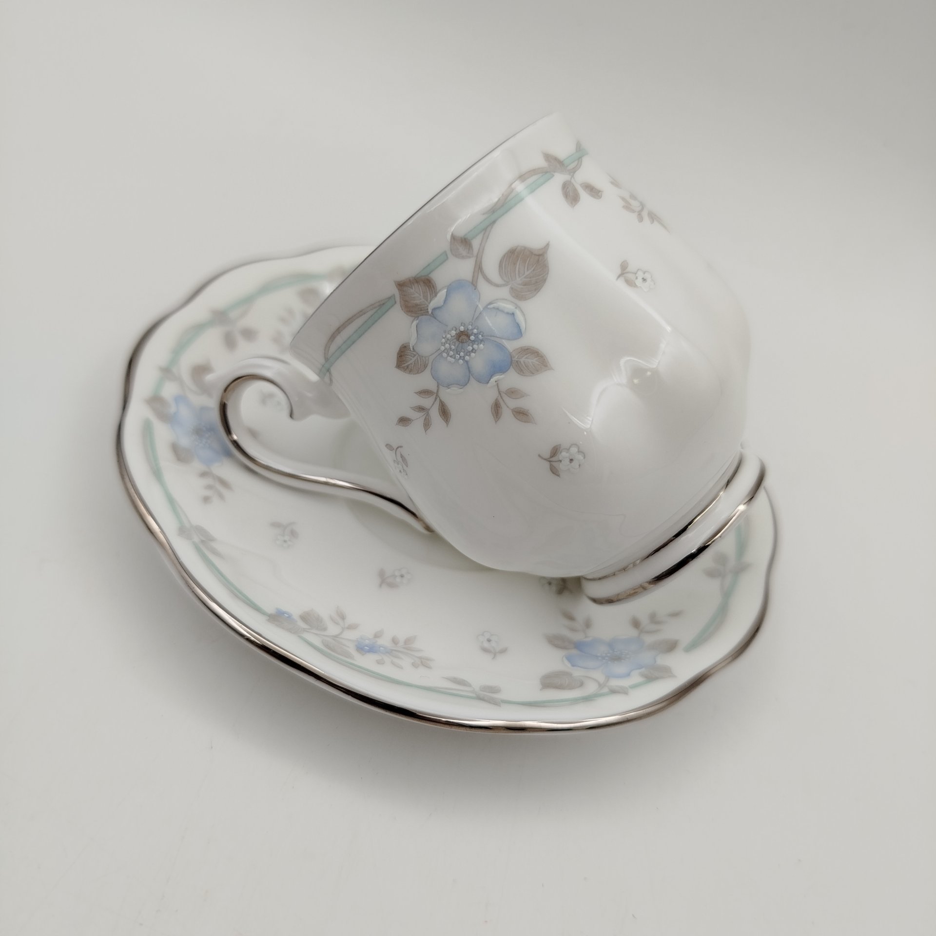 Кофейная пара "Satin Rose", фарфор, деколь, серебрение, Royal Albert, Великобритания, 1980-1990 гг., Royal Albert