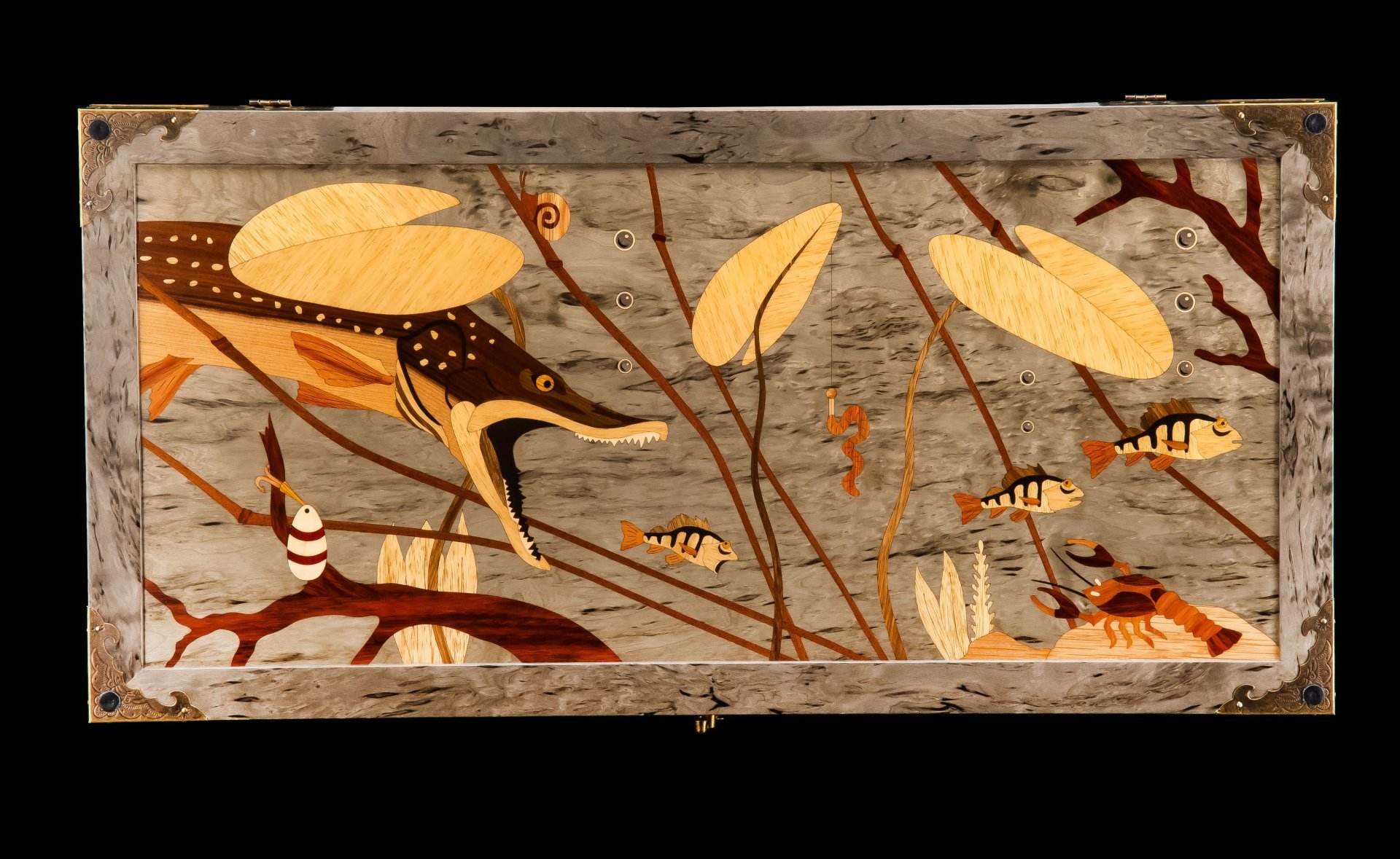 Нарды "Щука" (Рыбалка), дерево, карельская береза, морение, шлифовка, лак, инкрустация, перламутр, Российская Федерация, 2025 г.