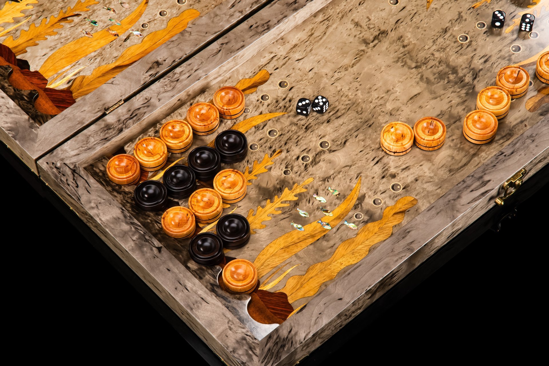 Нарды "Щука" (Рыбалка), дерево, карельская береза, морение, шлифовка, лак, инкрустация, перламутр, Российская Федерация, 2025 г.