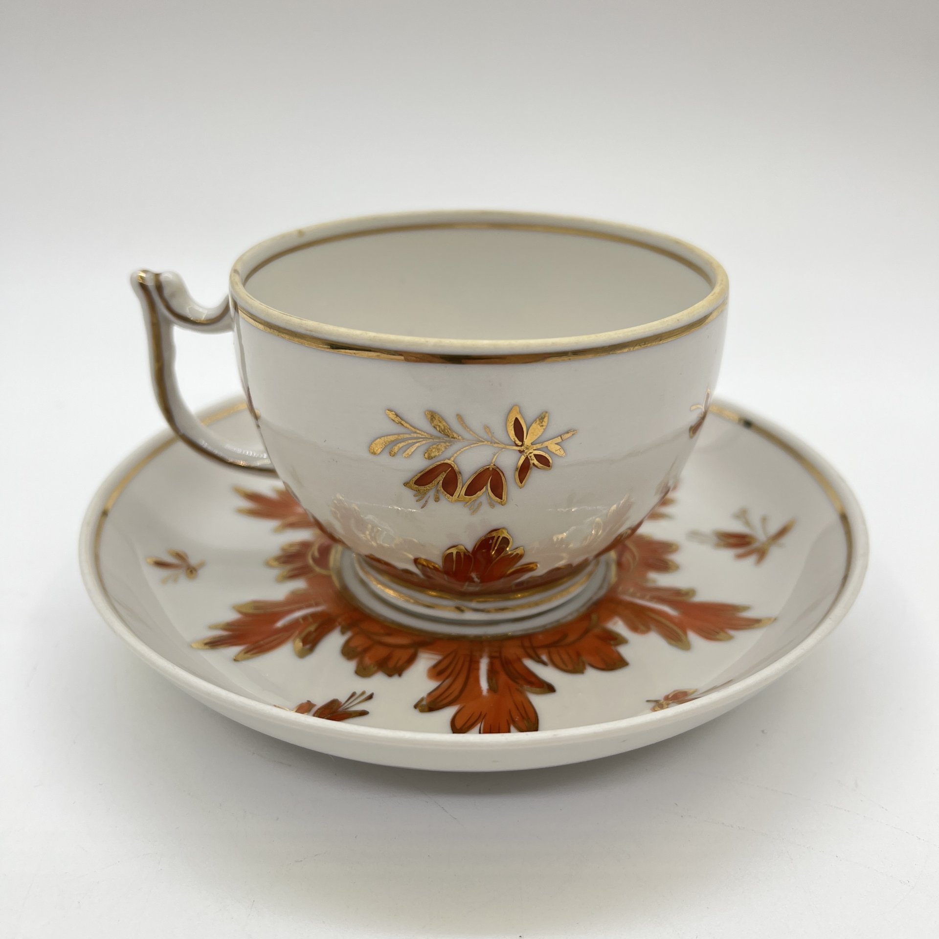 Чайная пара "Барбарис", автор Е. П. Смирнов, фарфор, роспись, золочение, Дмитровский фарфоровый завод (ДФЗ Вербилки), СССР, 1954-1965 гг.