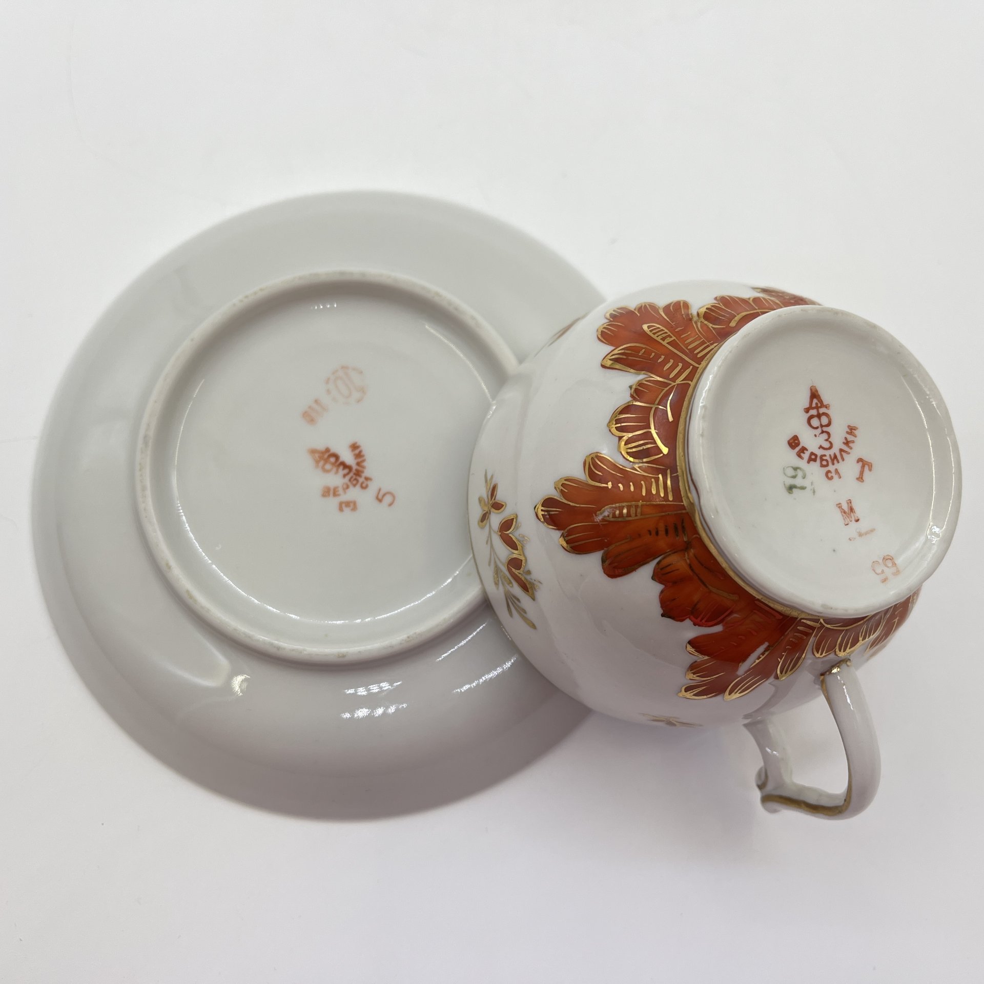 Чайная пара "Барбарис", автор Е. П. Смирнов, фарфор, роспись, золочение, Дмитровский фарфоровый завод (ДФЗ Вербилки), СССР, 1954-1965 гг.