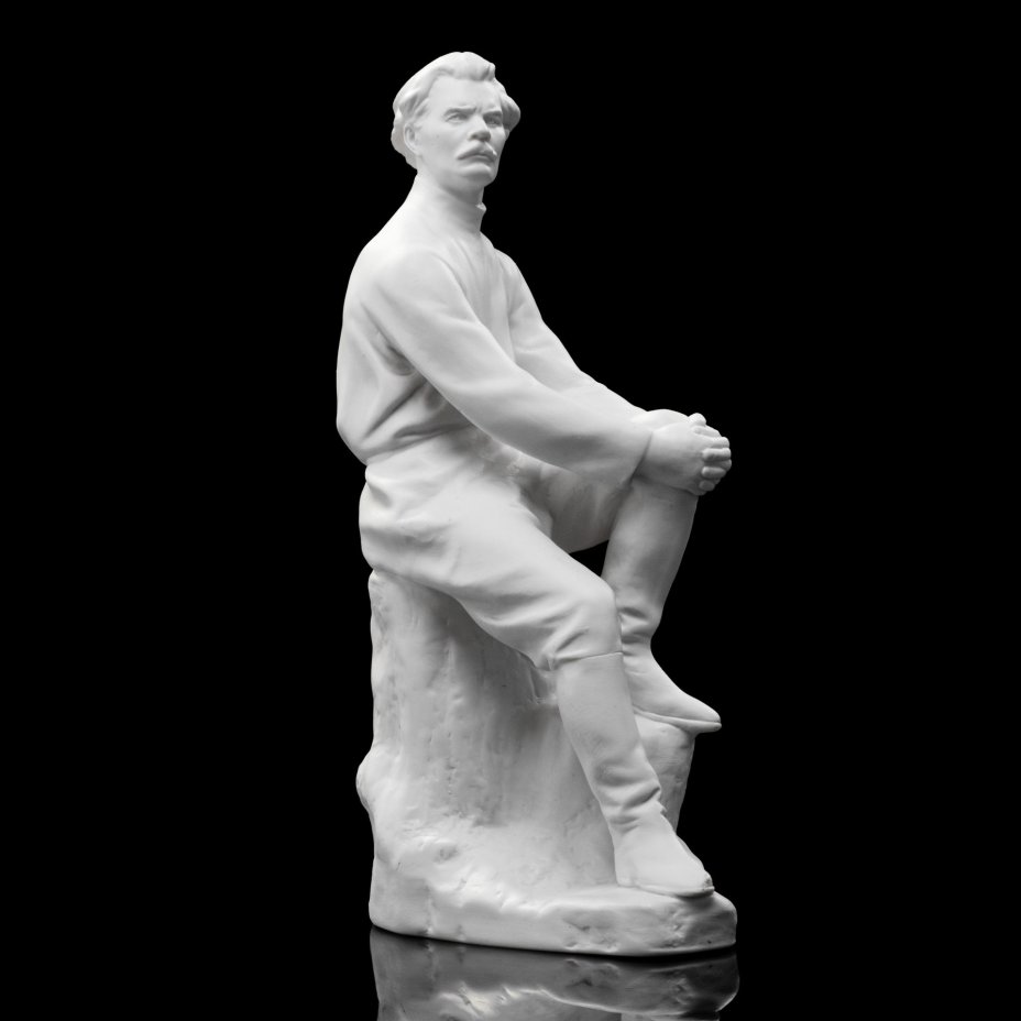 Статуэтка "Максим Горький", автор В.Г. Стамов, бисквит, Ленинградский фарфоровый завод (ЛФЗ), СССР, 1950-1960 гг., Ленинградский фарфоровый завод (ЛФЗ)