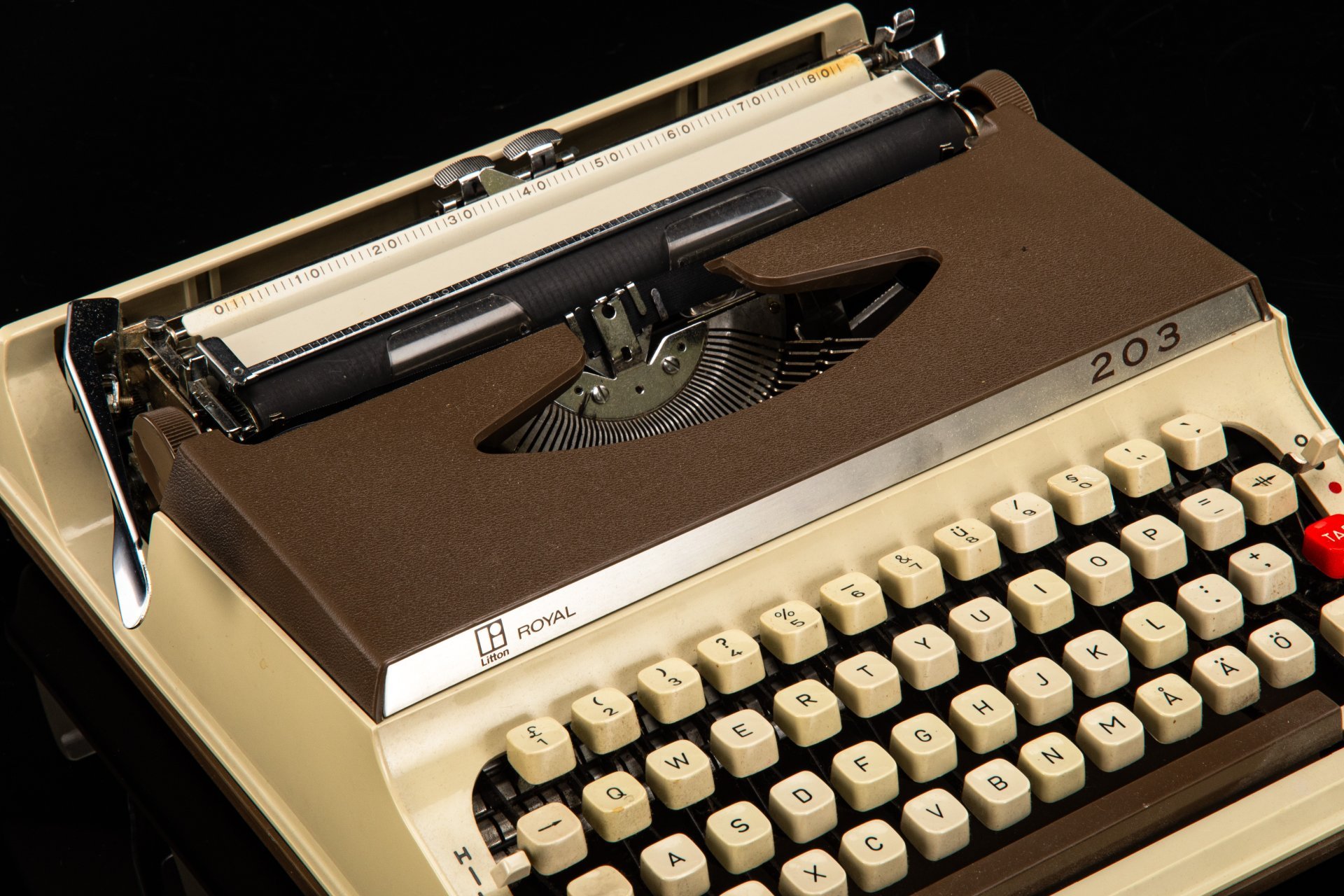 Машинка печатная "Litton Royal 203" в оригинальном кофре (клавиатура на латинице), металл, пластик, Япония, 1970-1990 гг.