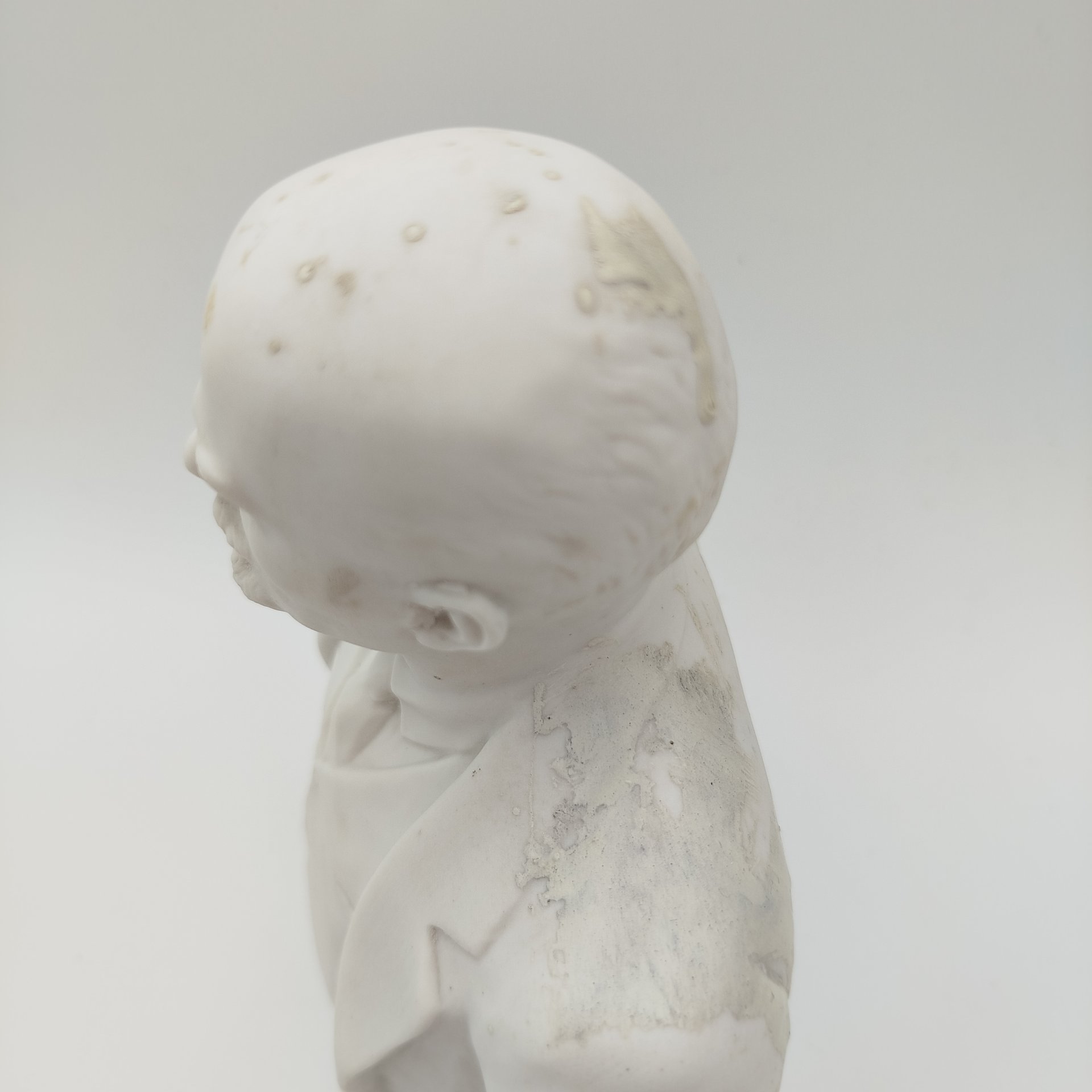 Бюст "Владимир Ильич Ленин", скульпторы Боголюбов В.Я., Ингал В.И., бисквит, Ленинградский фарфоровый завод (ЛФЗ), СССР, 1960-1970 гг.