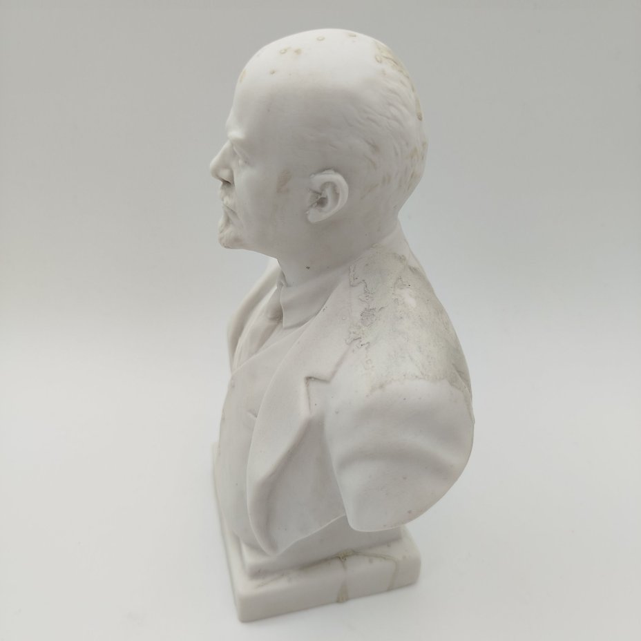 Бюст "Владимир Ильич Ленин", скульпторы Боголюбов В.Я., Ингал В.И., Ленинградский фарфоровый завод (ЛФЗ)