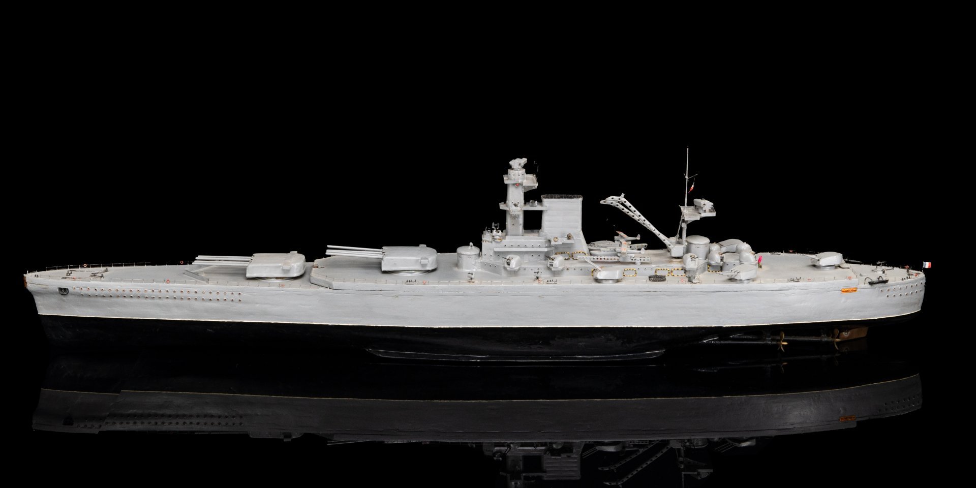 Модель французского линкора "Richelieu" в масштабе 1:234