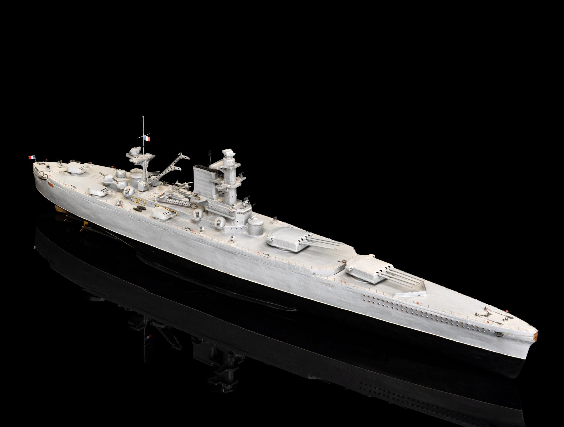 Модель французского линкора "Richelieu" в масштабе 1:234