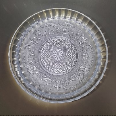 Ваза для сервировки (тортница) с высоким бортом и орнаментальным декором
