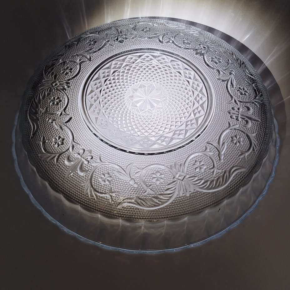 Ваза для сервировки (тортница) с высоким бортом и орнаментальным декором